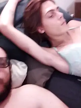 Snapshot of YoungTransAndBi chatting on 11-17-25, 01:44 YoungTransAndBi online show from 11-17-25, 01:44