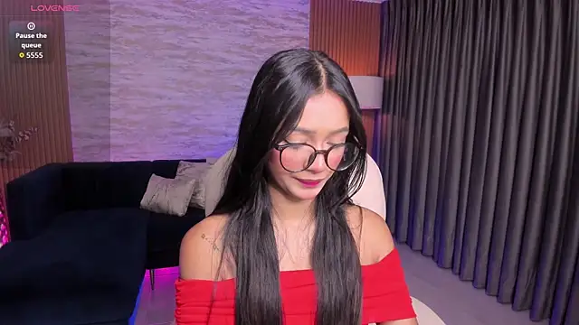 Snapshot of kylie_collins chatting on 04-11-26, 03:22 kylie collins online show from 04-11-26, 03:22