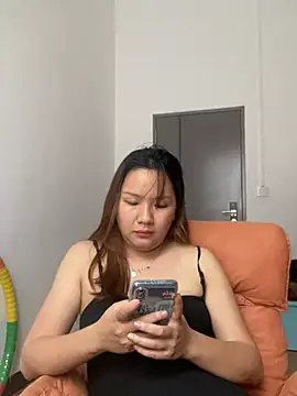 Snapshot of yiyi0316 chatting on 04-13-26, 05:57 yiyi0316 online show from 04-13-26, 05:57