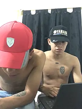 Snapshot of clousth chatting on 11-17-25, 11:54 clousth online show from 11-17-25, 11:54