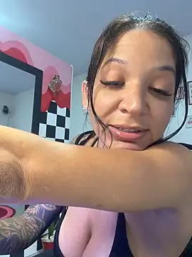 Snapshot of biadominatrix chatting on 06-03-26, 01:25 biadominatrix online show from 06-03-26, 01:25