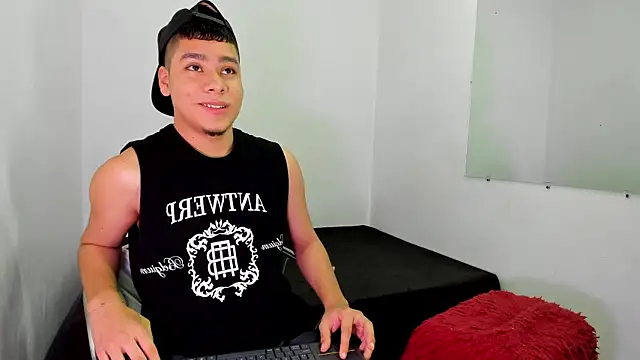 Lucastorrez01 online show from 04-16-26, 10:45