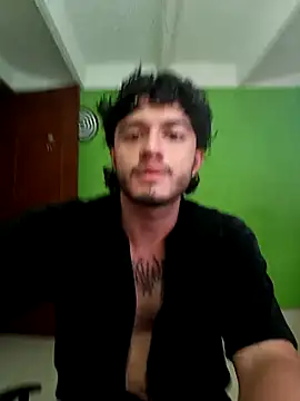 Snapshot of LiamArias_0 chatting on 11-15-25, 11:32 LiamArias 0 online show from 11-15-25, 11:32