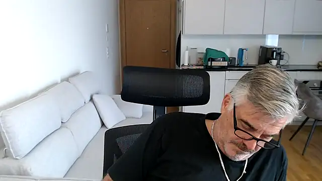 Buidapest online show from 11-20-25, 10:59