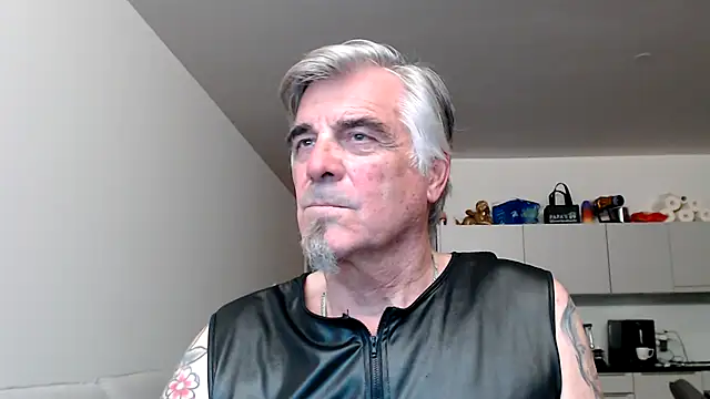 Buidapest online show from 05-10-26, 03:01