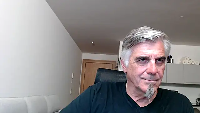 Buidapest online show from 05-12-26, 03:58