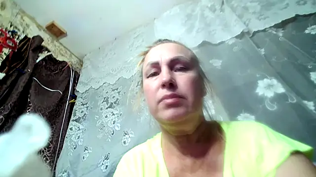 Kissingyouu online show from 11-18-25, 06:40