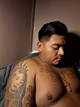 Snapshot of Elchico3030 chatting on 11-17-25, 04:29 Elchico3030 online show from 11-17-25, 04:29