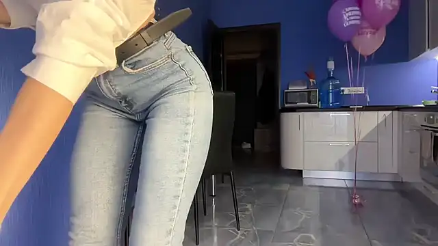 Jolienne online show from 12-05-25, 04:14