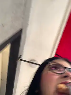 Dannii- online show from 03-08-26, 08:45