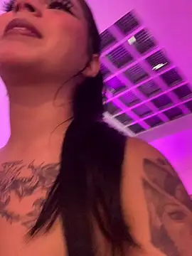 Dannii- online show from 05-06-26, 01:36