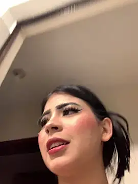 Dannii- online show from 05-08-26, 11:43
