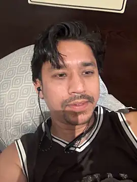 Snapshot of Jhonneeey chatting on 11-17-25, 01:11 Jhonneeey online show from 11-17-25, 01:11