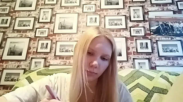 EvieBaggette online show from 11-20-25, 07:41