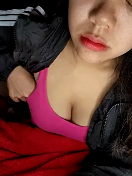 Snapshot of Xiu-L chatting on 11-19-25, 12:54 Xiu-L online show from 11-19-25, 12:54