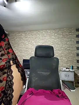 LeillaaX online show from 05-12-26, 07:05