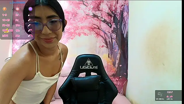 Snapshot of Emma_latinasexy18 chatting on 02-10-26, 06:23 Emma latinasexy18 online show from 02-10-26, 06:23