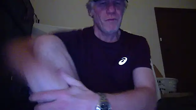Snapshot of Hardwarelane67 chatting on 11-21-25, 01:43 Hardwarelane67 online show from 11-21-25, 01:43
