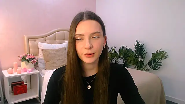 Snapshot of charming_berry chatting on 11-18-25, 10:09 charming berry online show from 11-18-25, 10:09