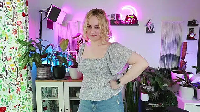 xzoeyryanx online show from 05-08-26, 04:56