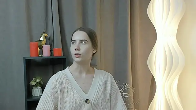 Snapshot of MoonBenne chatting on 11-18-25, 08:30 MoonBenne online show from 11-18-25, 08:30