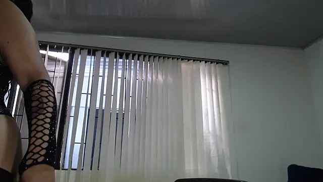 KendraStonee online show from 12-17-25, 08:37