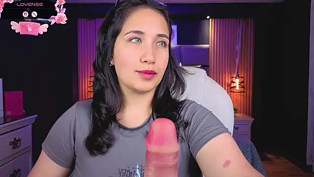 Snapshot of Lauroberts7 chatting on 02-16-26, 07:32 Lauroberts7 online show from 02-16-26, 07:32