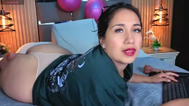 Snapshot of Lauroberts7 chatting on 03-13-26, 03:35 Lauroberts7 online show from 03-13-26, 03:35