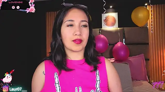 Snapshot of Lauroberts7 chatting on 03-16-26, 03:45 Lauroberts7 online show from 03-16-26, 03:45