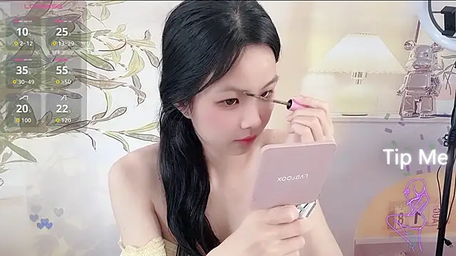 Snapshot of bunny-- chatting on 01-13-26, 05:13 bunny-- online show from 01-13-26, 05:13