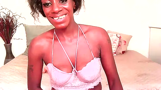 Snapshot of BrunetteNaomi8 chatting on 03-09-26, 12:09 BrunetteNaomi8 online show from 03-09-26, 12:09