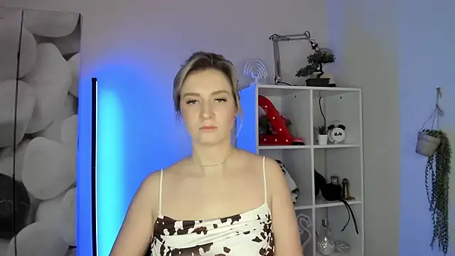 AlisaCam24 online show from 11-20-25, 08:14