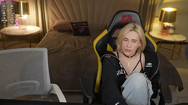 Snapshot of Kara_cat chatting on 03-17-26, 03:48 Kara cat online show from 03-17-26, 03:48