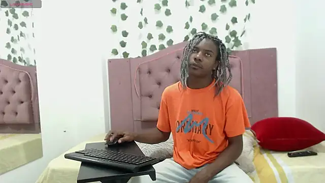 NoahJhonson69 online show from 06-10-26, 11:31