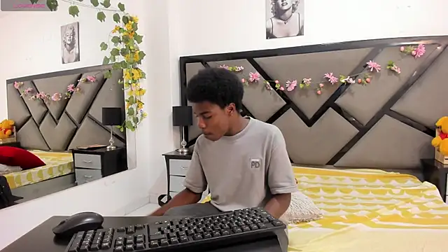NoahJhonson69 online show from 06-17-26, 07:15