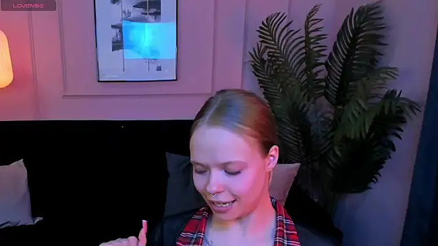 lucy loy online show from 05-12-26, 01:08