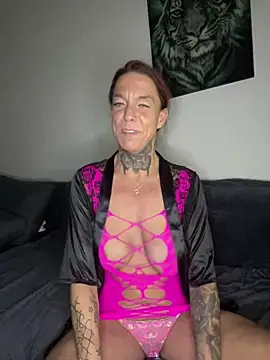 SexyInkedMiilfxx online show from 12-17-25, 08:15