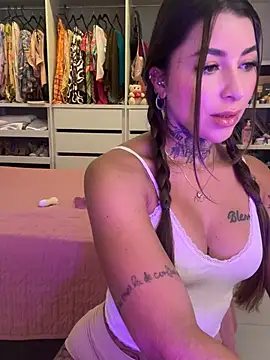 Snapshot of thauanydemontie chatting on 05-26-26, 05:53 thauanydemontie online show from 05-26-26, 05:53