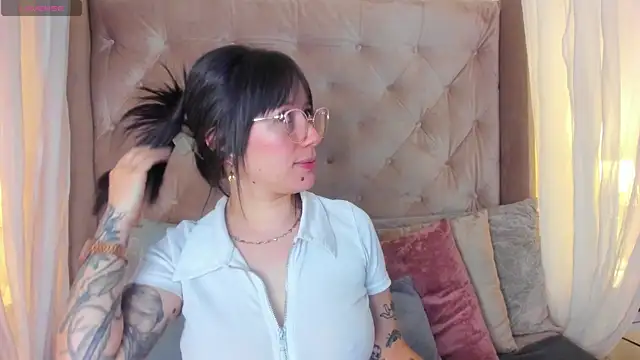 Annie Petters online show from 05-07-26, 01:05