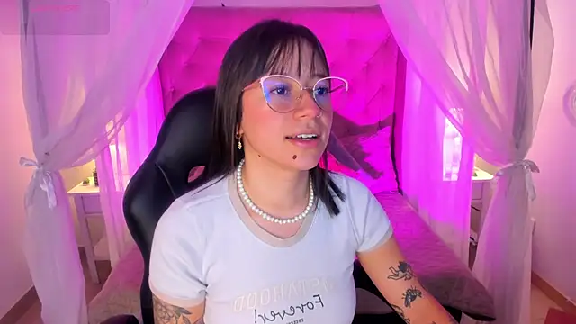 Annie Petters online show from 06-05-26, 02:23