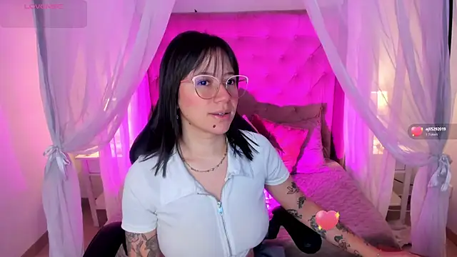 Annie Petters online show from 06-17-26, 01:01