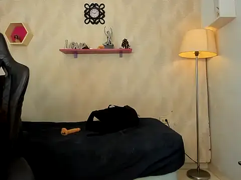 iam milu19 online show from 11-18-25, 07:40