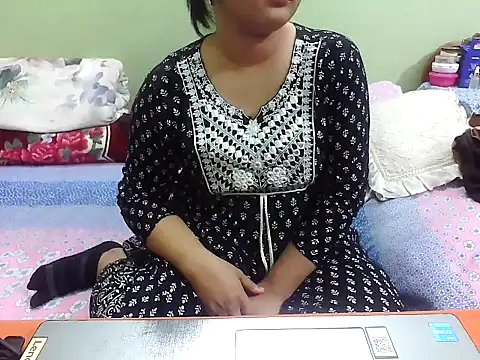 Snapshot of TwinRose2000 chatting on 01-06-26, 04:43 TwinRose2000 online show from 01-06-26, 04:43