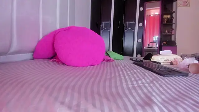 Snapshot of Thaliakim chatting on 02-24-26, 05:11 Thaliakim online show from 02-24-26, 05:11