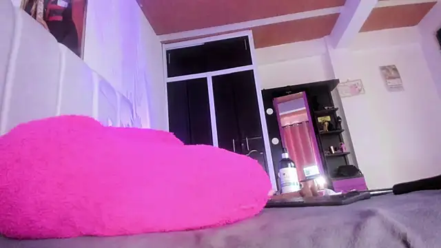 Snapshot of Thaliakim chatting on 03-06-26, 10:28 Thaliakim online show from 03-06-26, 10:28