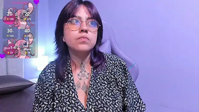 Snapshot of Iam_kuromi chatting on 11-20-25, 03:18 Iam kuromi online show from 11-20-25, 03:18