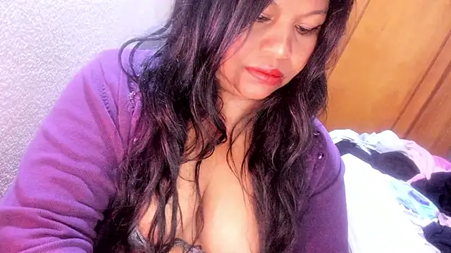 ebonycamelia online show from 05-10-26, 04:28