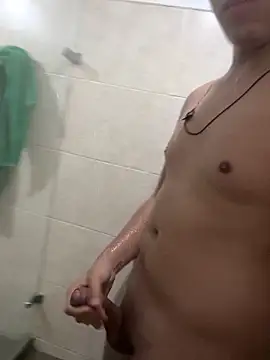 Snapshot of Juan0999 chatting on 04-05-26, 03:20 Juan0999 online show from 04-05-26, 03:20