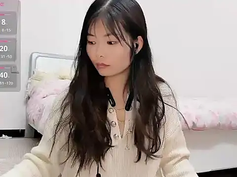 Snapshot of Ava-Baby chatting on 11-19-25, 01:11 Ava-Baby online show from 11-19-25, 01:11