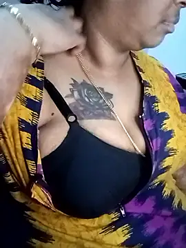 Riya-mallus online show from 12-22-25, 11:40